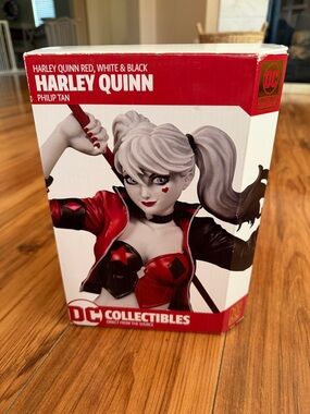 Harley Quinn Red, Black & White Collectible Statue